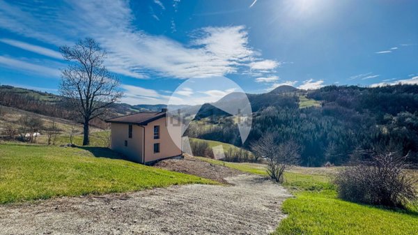 casa indipendente in vendita a Pavullo nel Frignano in zona Frassineti