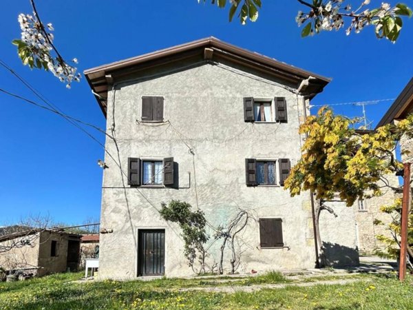 casa indipendente in vendita a Pavullo nel Frignano in zona Renno
