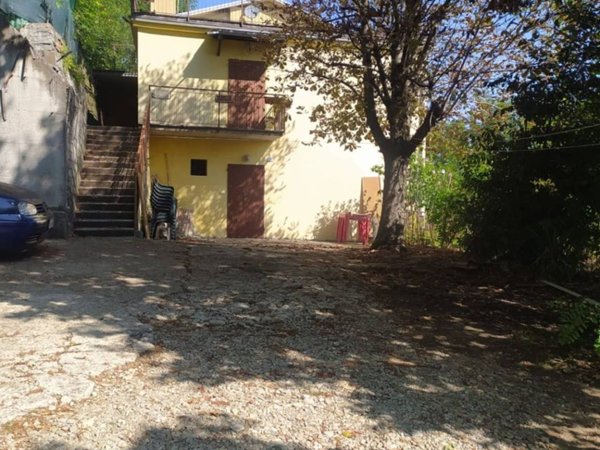 appartamento in vendita a Pavullo nel Frignano in zona Castagneto