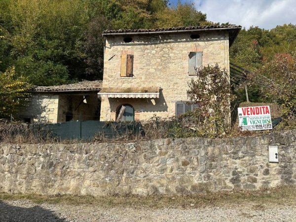 casa indipendente in vendita a Pavullo nel Frignano in zona Sassoguidano