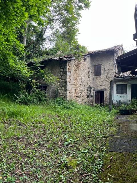 terreno edificabile in vendita a Pavullo nel Frignano in zona Sassoguidano