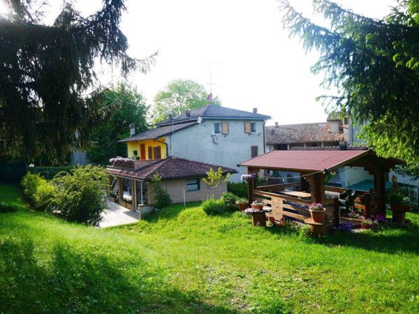 casa indipendente in vendita a Pavullo nel Frignano in zona Crocette