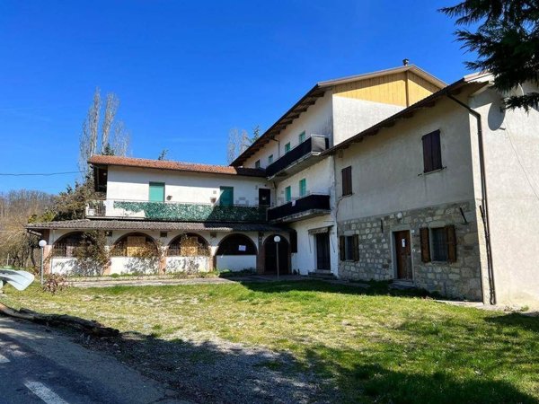 casa indipendente in vendita a Pavullo nel Frignano in zona Sassoguidano