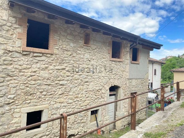 casa indipendente in vendita a Pavullo nel Frignano in zona Renno