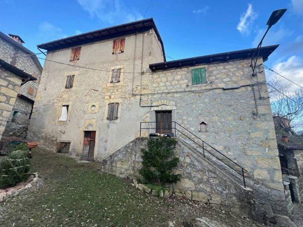 casa indipendente in vendita a Pavullo nel Frignano in zona Verica