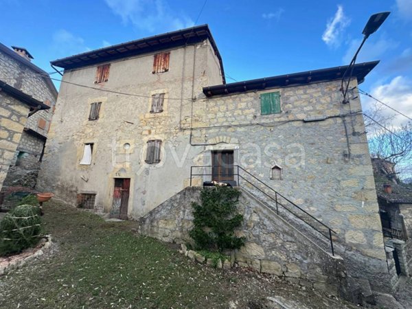 casa indipendente in vendita a Pavullo nel Frignano in zona Verica