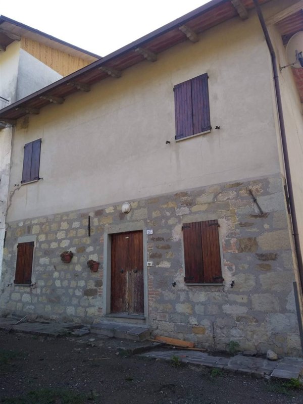 casa indipendente in vendita a Pavullo nel Frignano in zona Verica