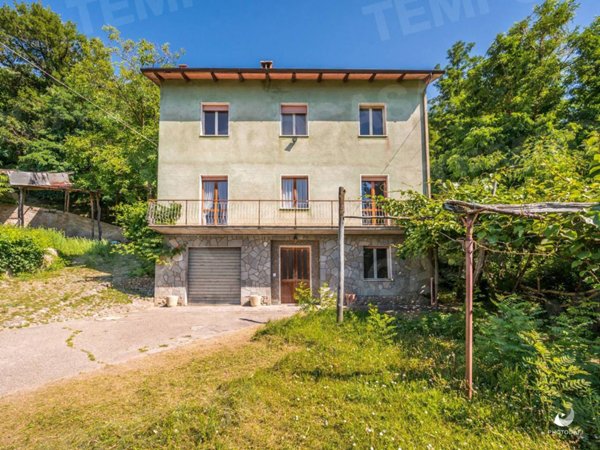 casa indipendente in vendita a Pavullo nel Frignano in zona Olina