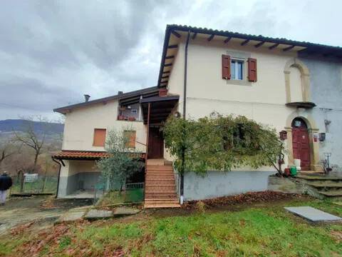 intera palazzina in vendita a Pavullo nel Frignano in zona Renno