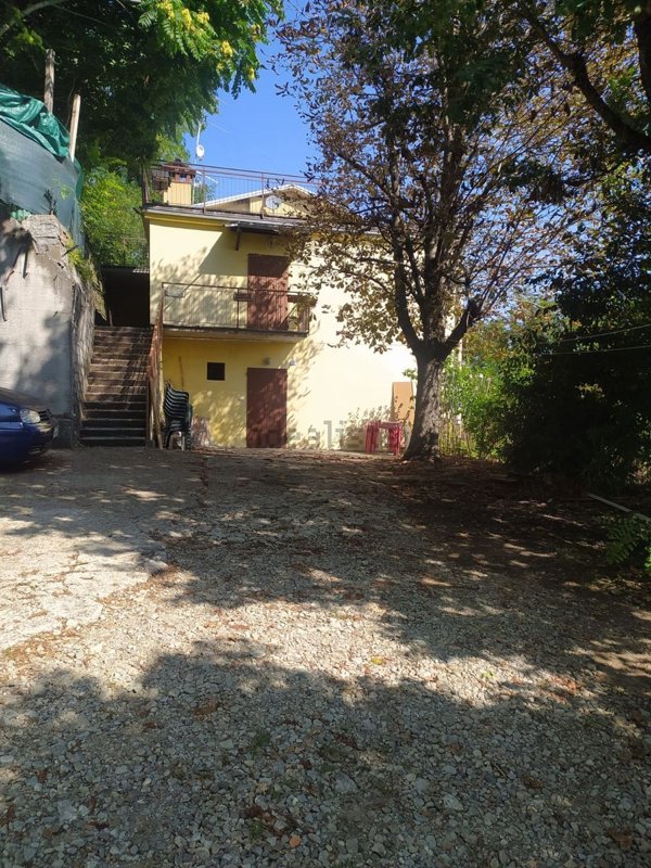 appartamento in vendita a Pavullo nel Frignano in zona Castagneto