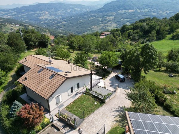 casa indipendente in vendita a Pavullo nel Frignano in zona Camatta