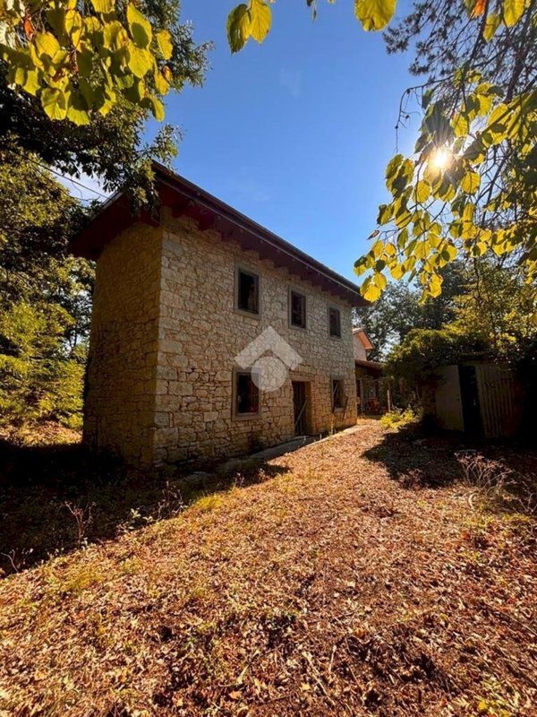 casa indipendente in vendita a Pavullo nel Frignano in zona Sassoguidano