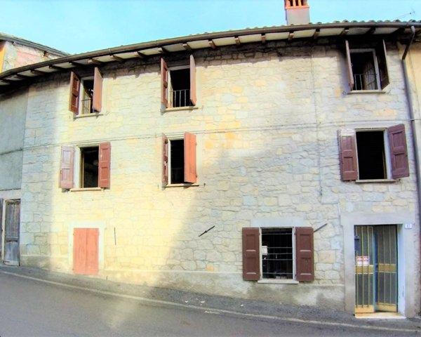 casa indipendente in vendita a Pavullo nel Frignano in zona Benedello