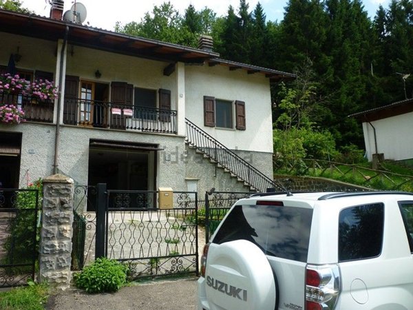 casa indipendente in vendita a Pievepelago