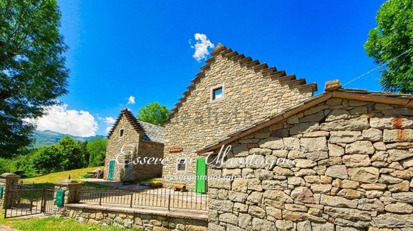 casa indipendente in vendita a Pievepelago in zona Tagliole