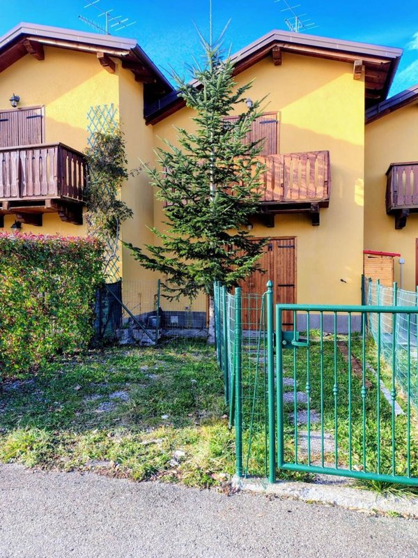 casa indipendente in vendita a Pievepelago