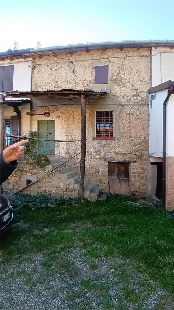 esavano in vendita a Polinago