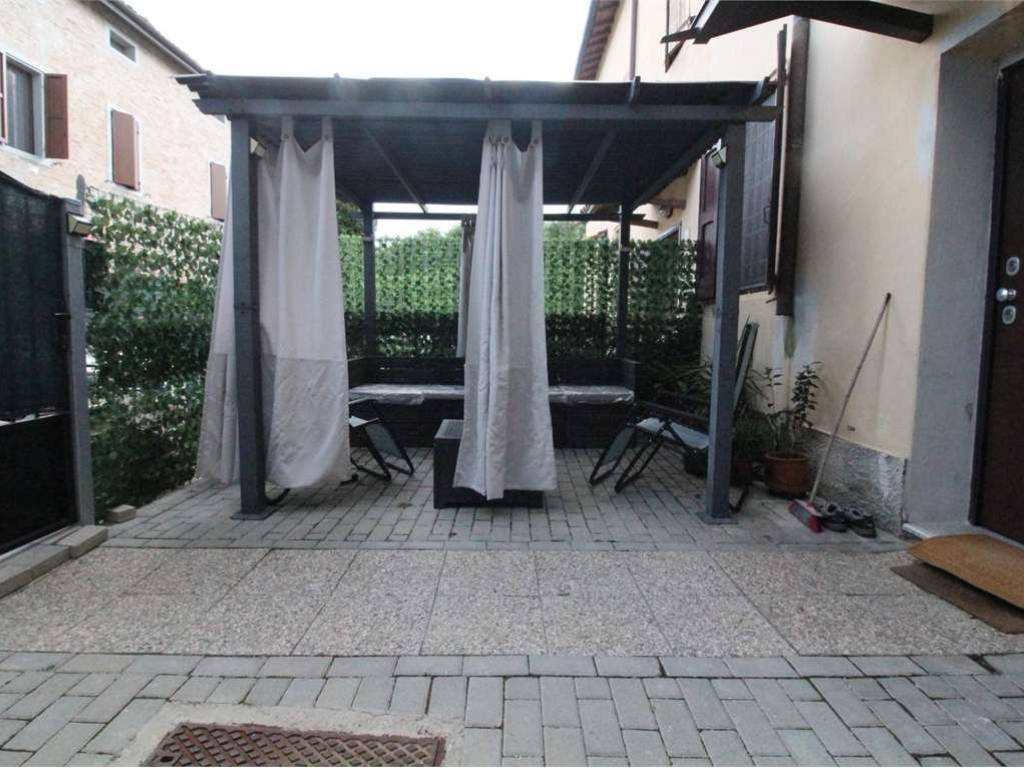 appartamento in vendita a Ravarino in zona Casoni