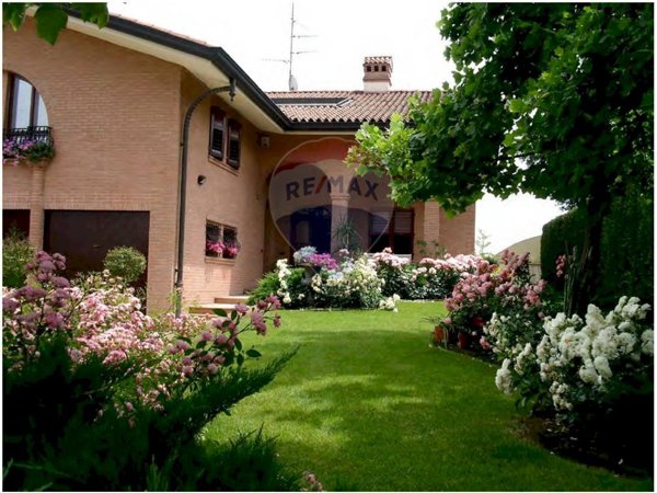 casa indipendente in vendita a Ravarino in zona Rami