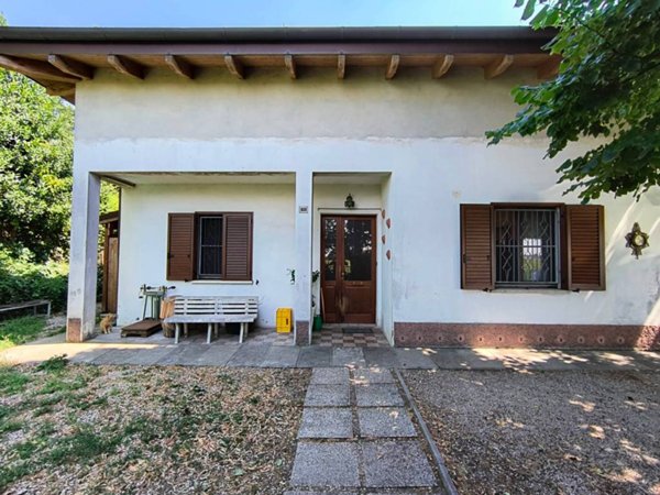 casa indipendente in vendita a Ravarino in zona Casoni