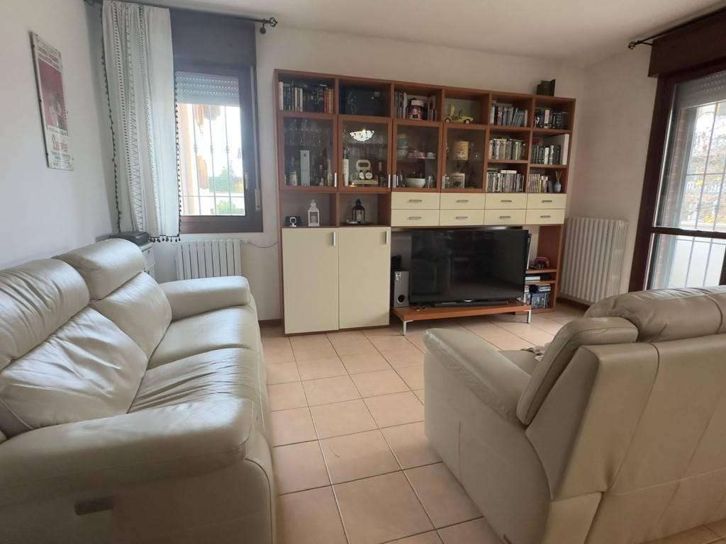 appartamento in vendita a Ravarino in zona Casoni