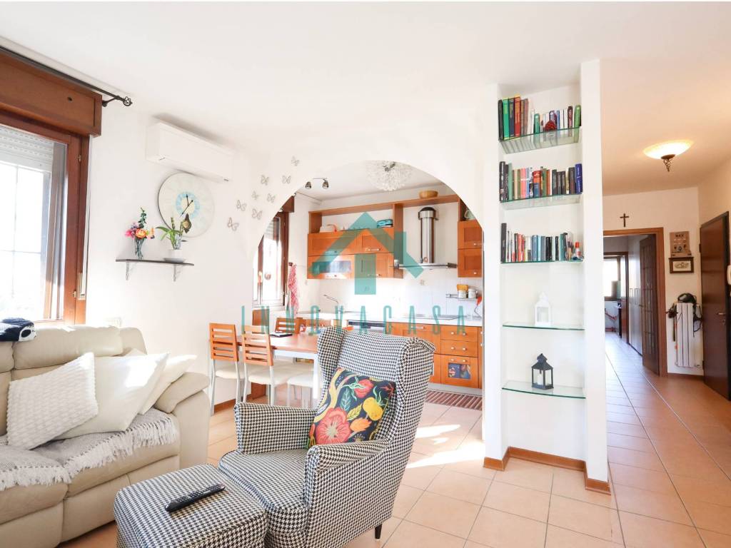 appartamento in vendita a Ravarino in zona Casoni