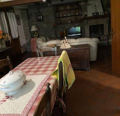 casa indipendente in vendita a Riolunato in zona Serpiano