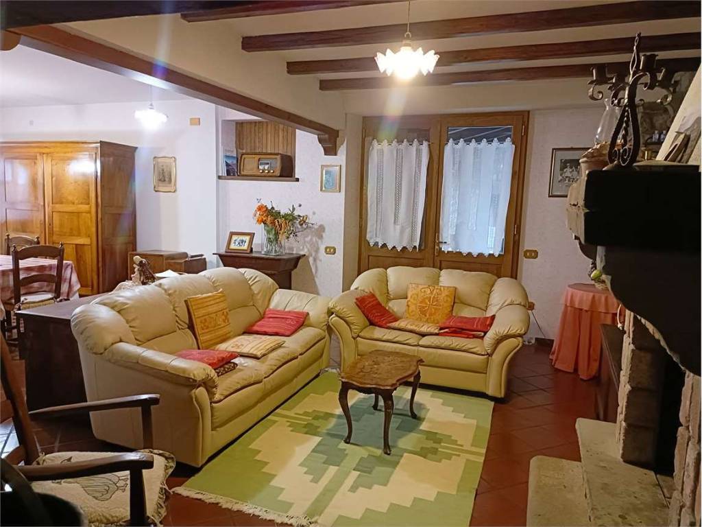 casa indipendente in vendita a Riolunato in zona Serpiano