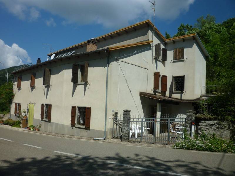 casa indipendente in vendita a Riolunato in zona Serpiano
