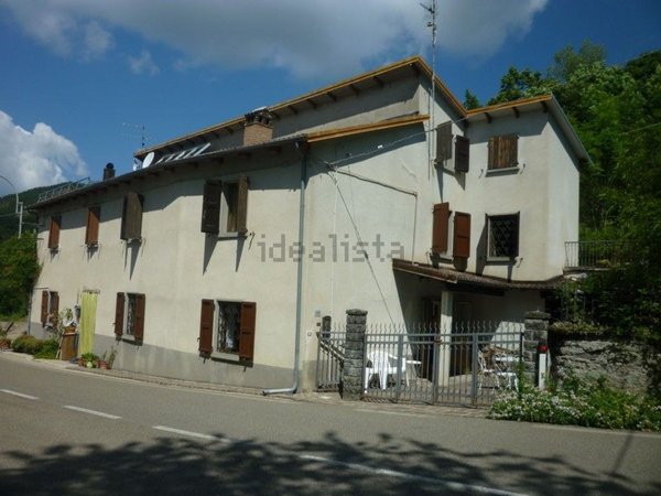 casa indipendente in vendita a Riolunato in zona Serpiano