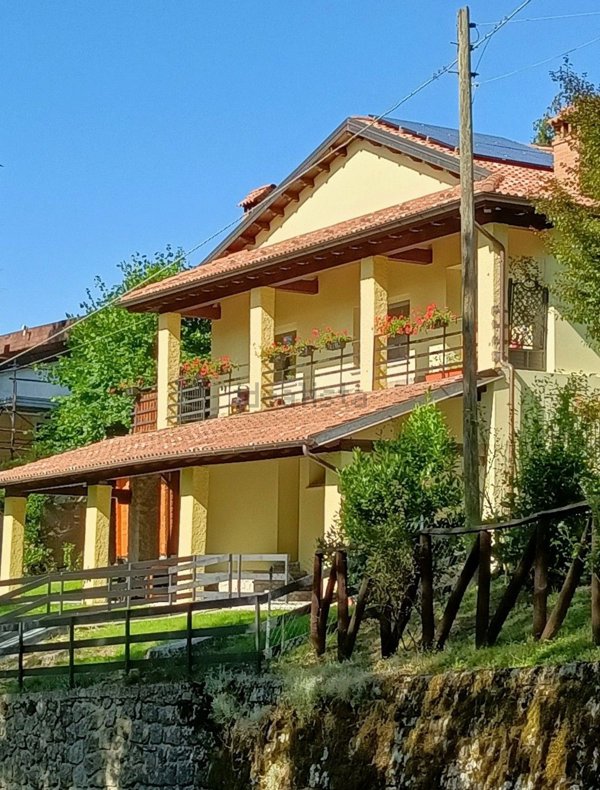 casa indipendente in vendita a Riolunato