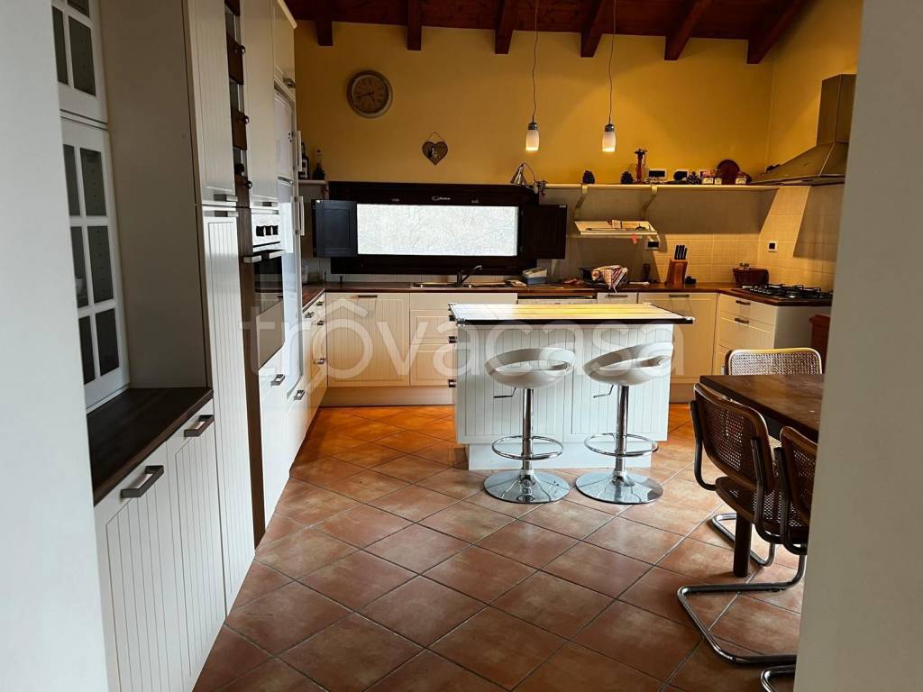 casa indipendente in vendita a Riolunato in zona Serpiano