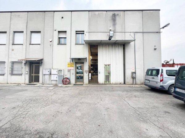locale commerciale in vendita a San Cesario sul Panaro