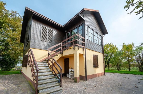 casa indipendente in vendita a San Cesario sul Panaro in zona Sant'Anna