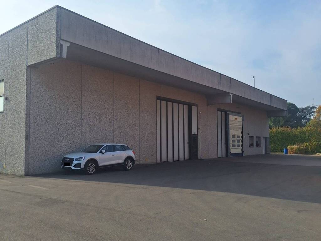 locale commerciale in vendita a San Cesario sul Panaro