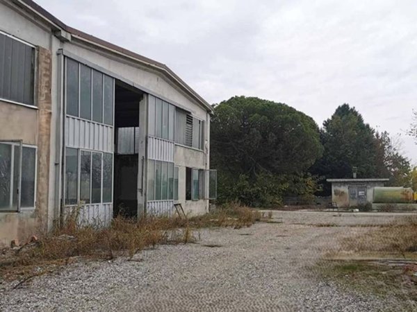 locale commerciale in vendita a San Felice sul Panaro