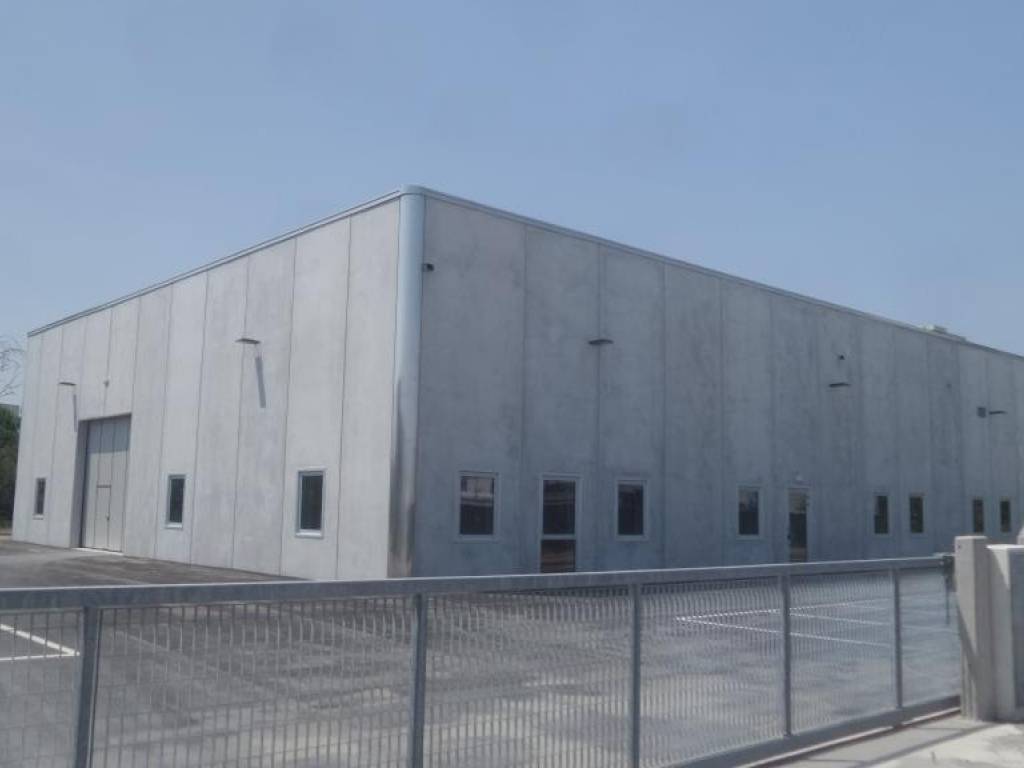 locale commerciale in vendita a San Felice sul Panaro