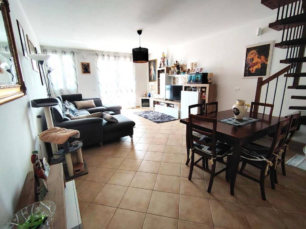 casa indipendente in vendita a San Felice sul Panaro in zona Pavignane