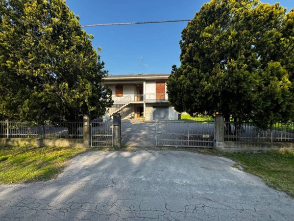 casa indipendente in vendita a San Felice sul Panaro in zona Rivara