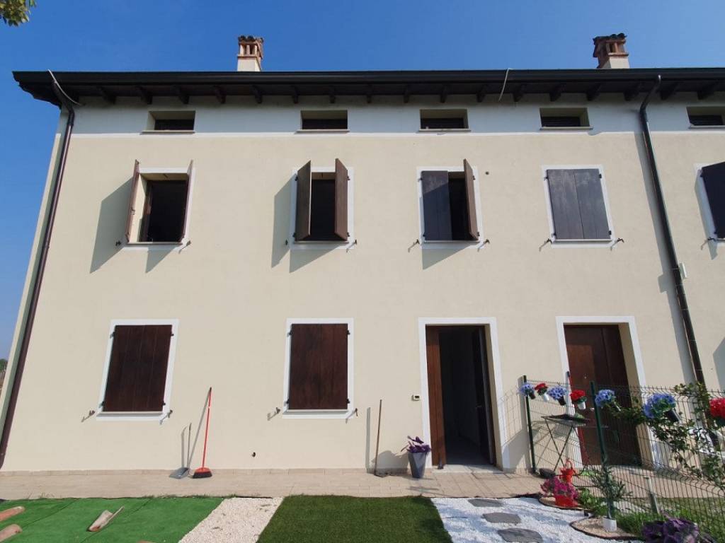 casa indipendente in vendita a San Felice sul Panaro in zona Dogaro