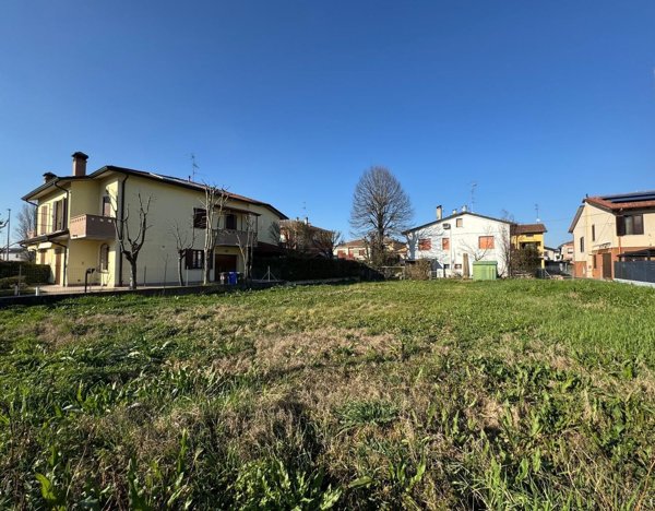 terreno edificabile in vendita a San Felice sul Panaro in zona Rivara