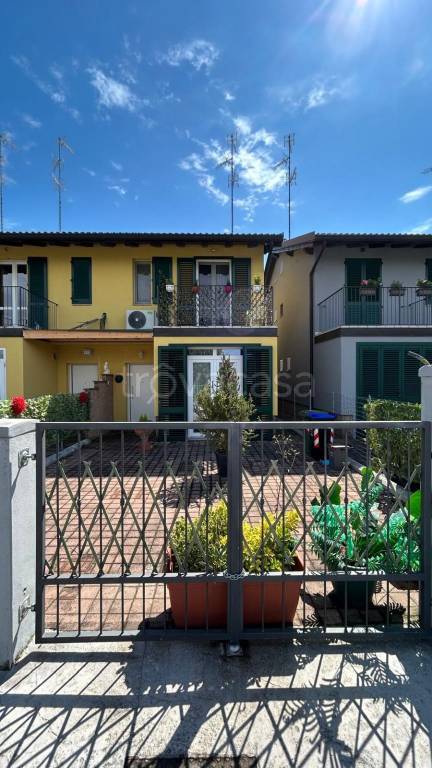 casa indipendente in vendita a San Felice sul Panaro in zona Pavignane