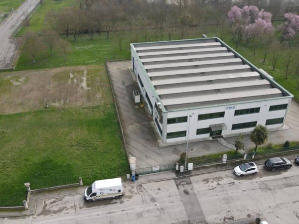 locale commerciale in vendita a San Felice sul Panaro