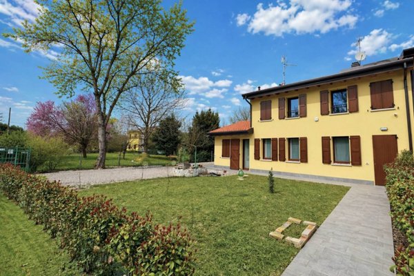 casa indipendente a San Felice sul Panaro in zona San Biagio in Padule