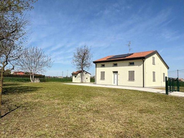 casa indipendente in vendita a San Felice sul Panaro in zona Rivara