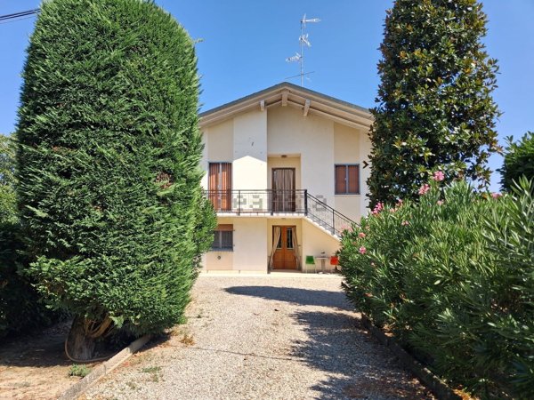 casa indipendente in vendita a San Felice sul Panaro in zona Dogaro
