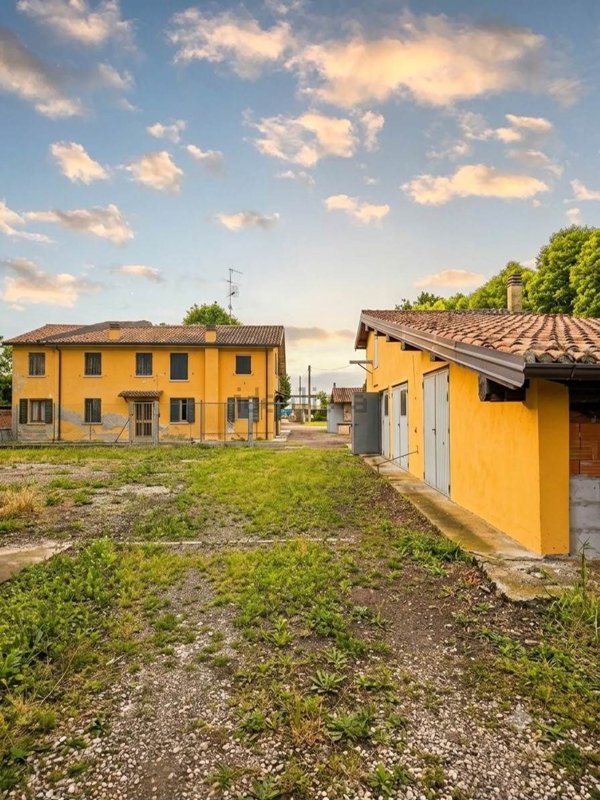 casa semindipendente in vendita a San Felice sul Panaro in zona Dogaro