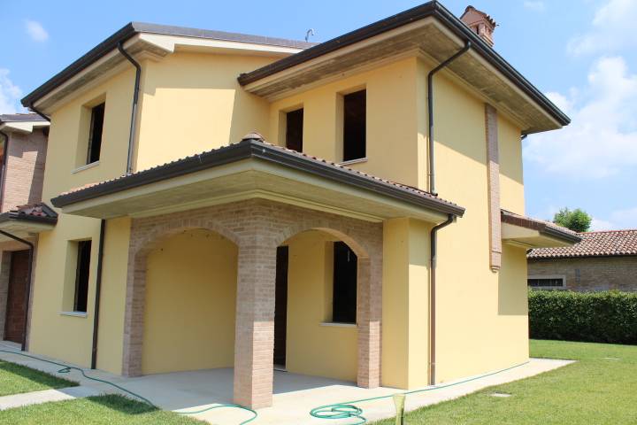 casa indipendente in vendita a San Possidonio