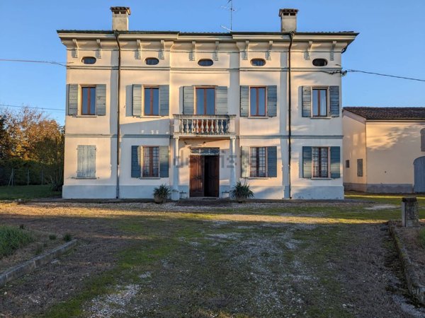 casa indipendente in vendita a San Possidonio