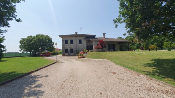villa in vendita a San Possidonio